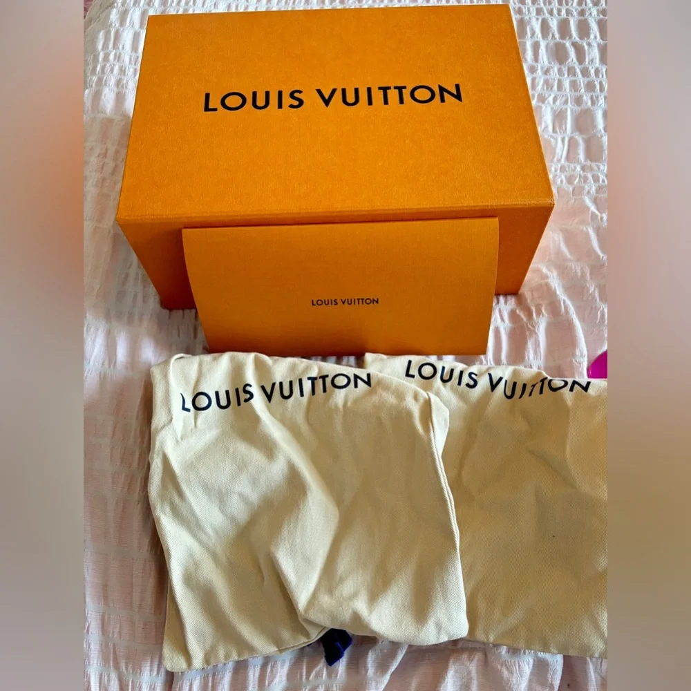 NWT • Louis Vuitton • Bikini Flat Sandals • Fuchsia • Size 37 EU • Never Worn - Picture 7 of 9